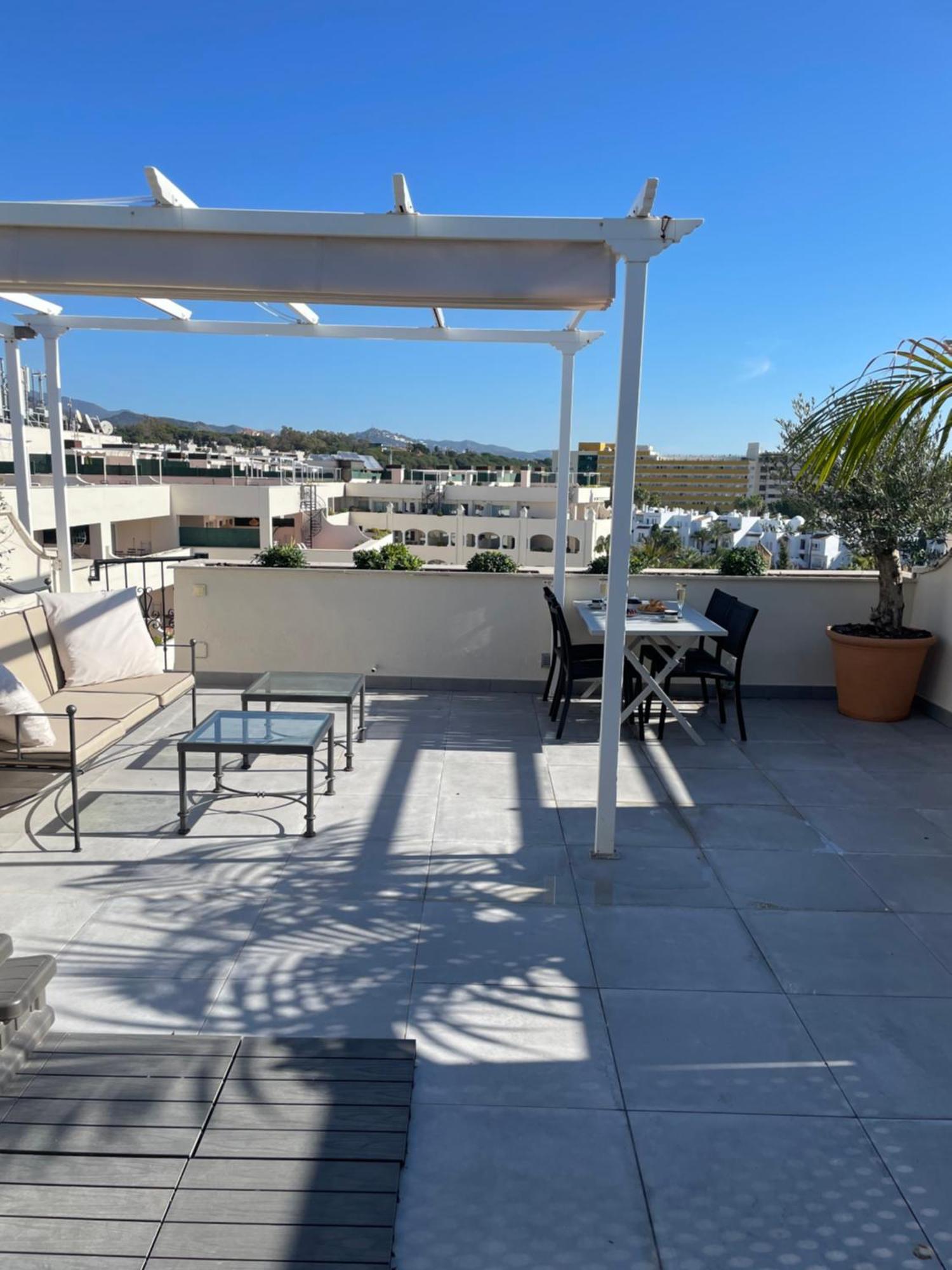 Guadalpin Penthouse Apartamento *