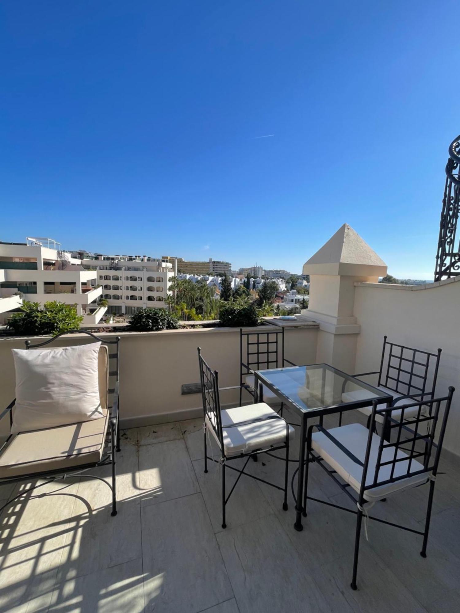 Guadalpin Penthouse Apartamento *